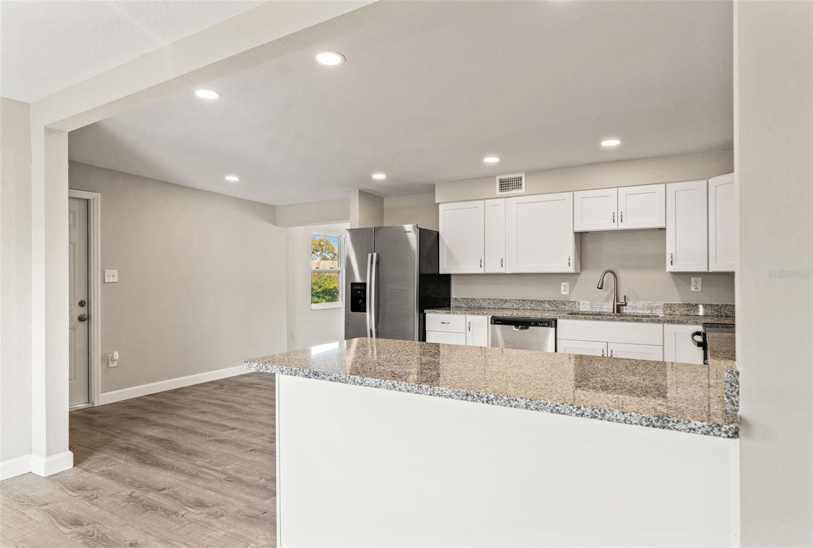 Image 7 of 18 For 11200 Harding Drive