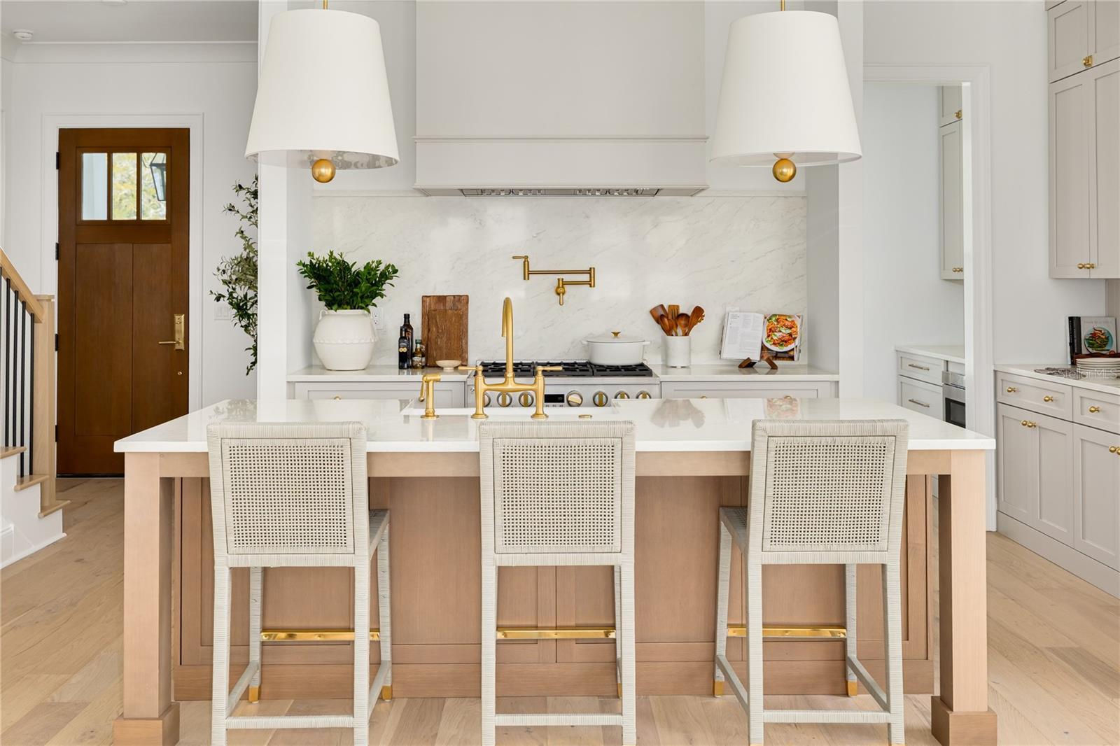 Image 9 of 51 For 246 23rd Avenue Se