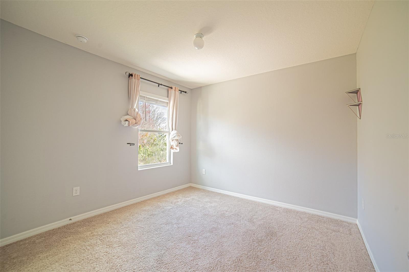 Image 27 of 32 For 16858 Secret Meadow Drive