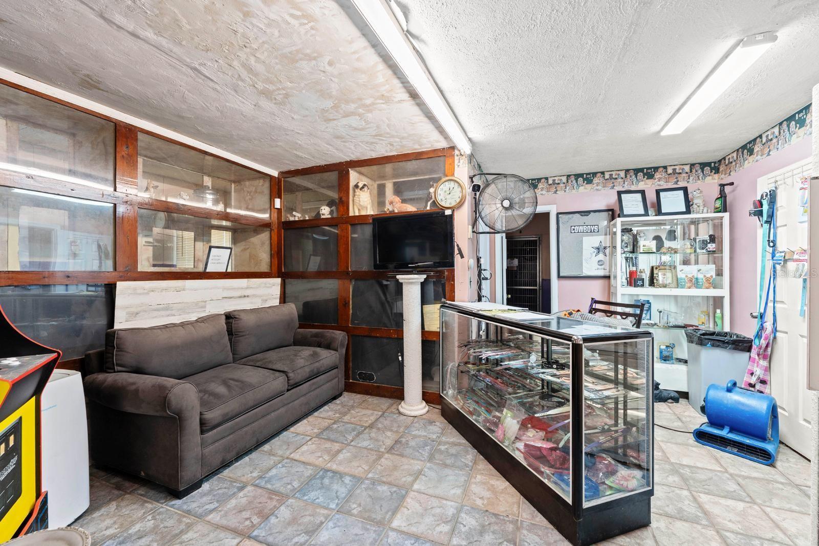 Image 21 of 33 For 2501 Diana Street