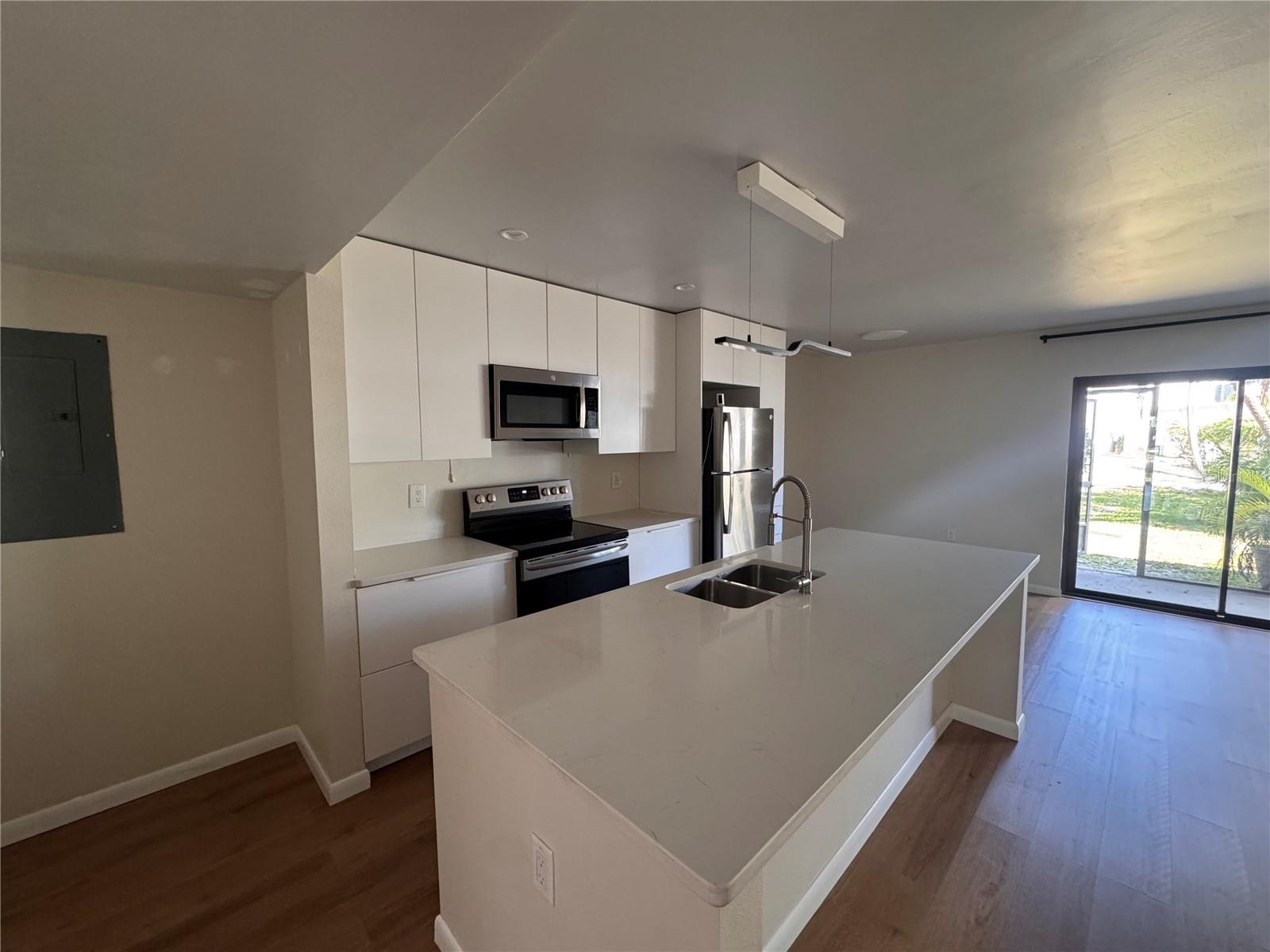 Image 4 of 20 For 11525 8th Way N 507