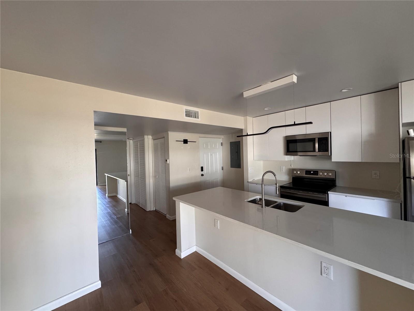 Image 5 of 20 For 11525 8th Way N 507