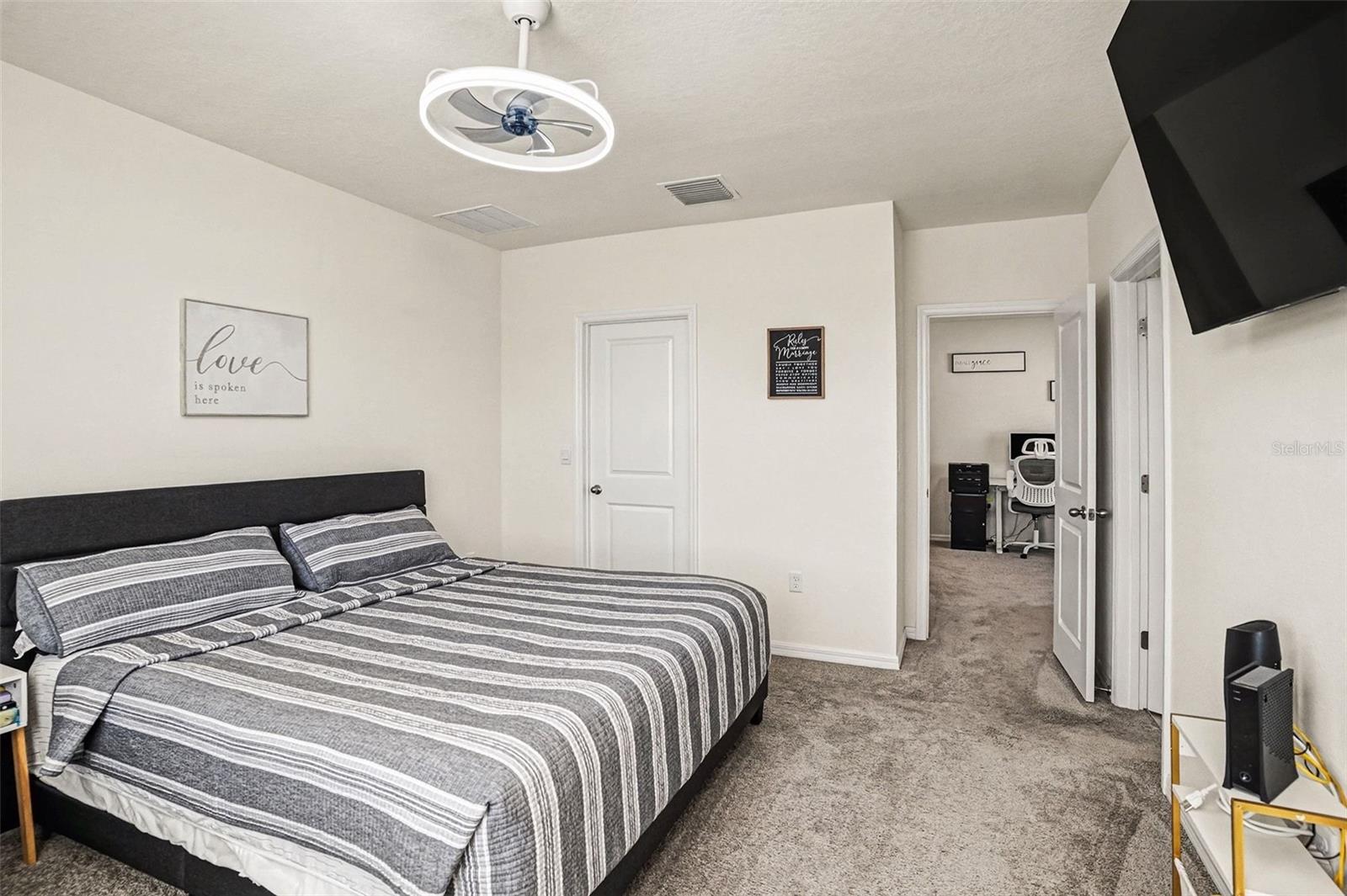 Listing photo id 11 for 3716 Sunflower Field Place