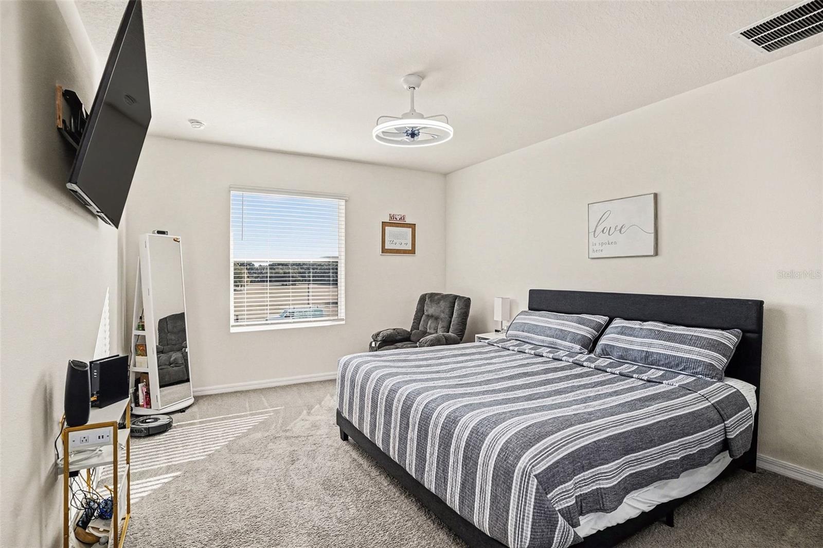 Listing photo id 12 for 3716 Sunflower Field Place