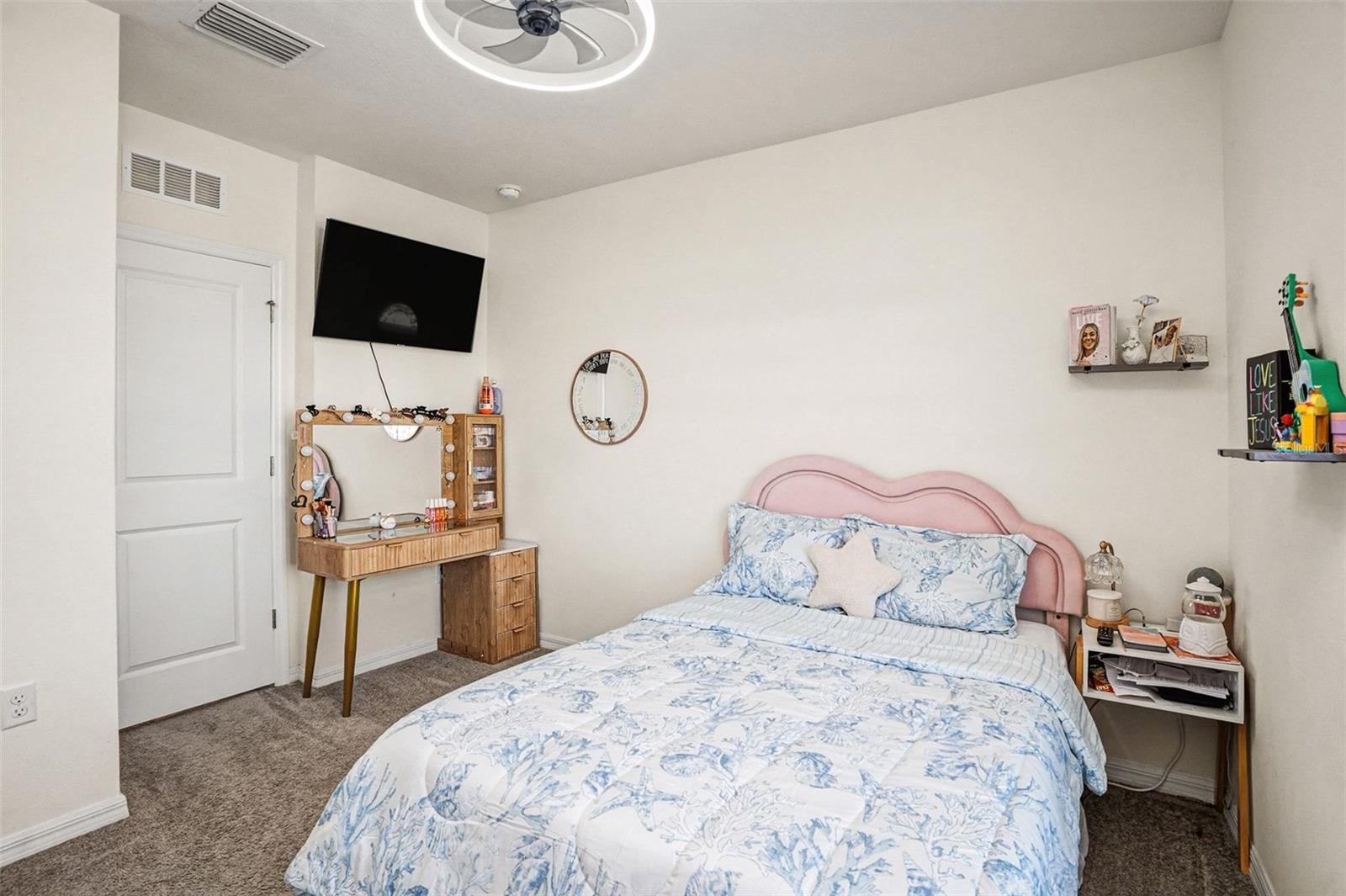 Listing photo id 19 for 3716 Sunflower Field Place