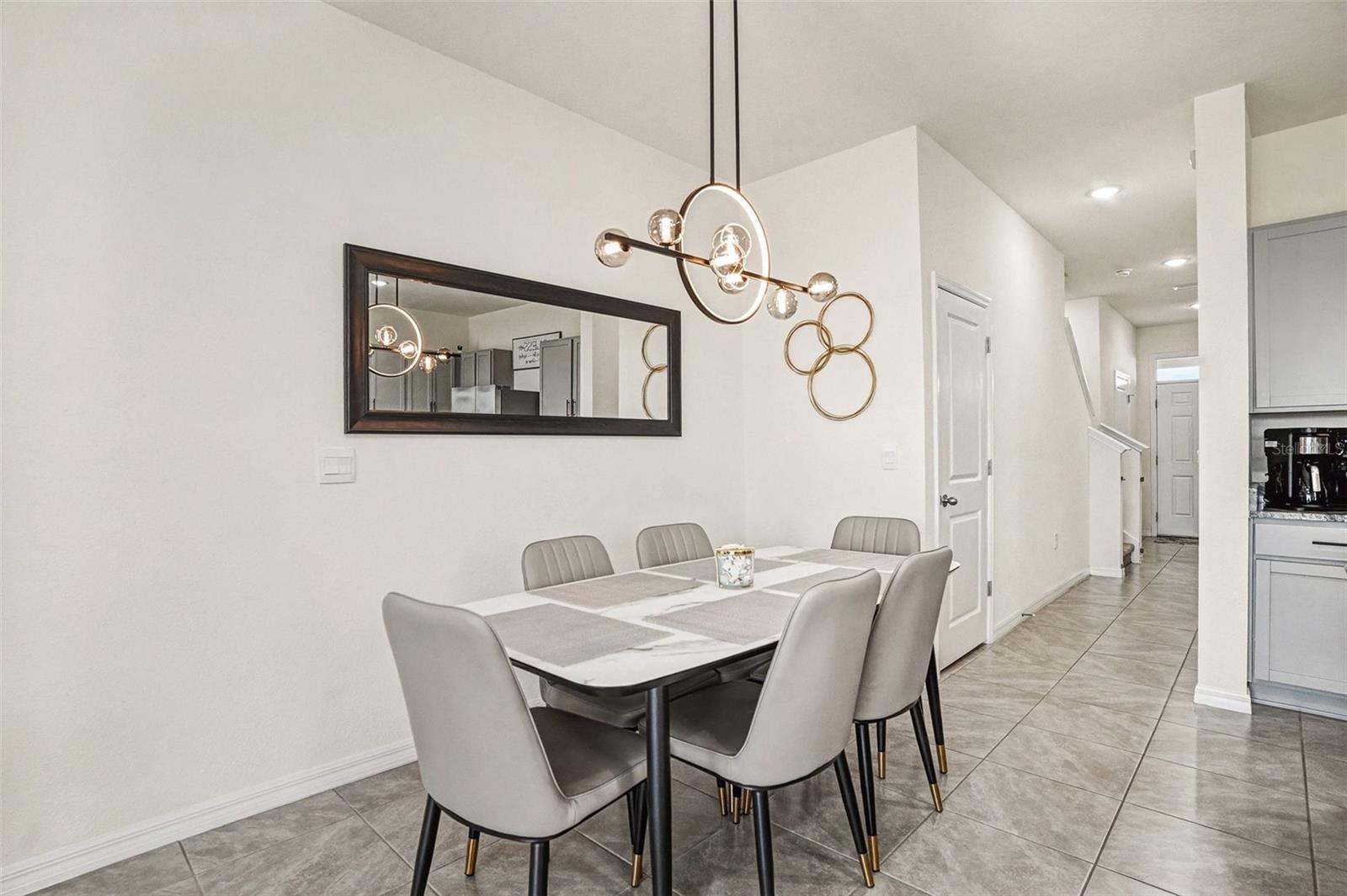 Listing photo id 4 for 3716 Sunflower Field Place