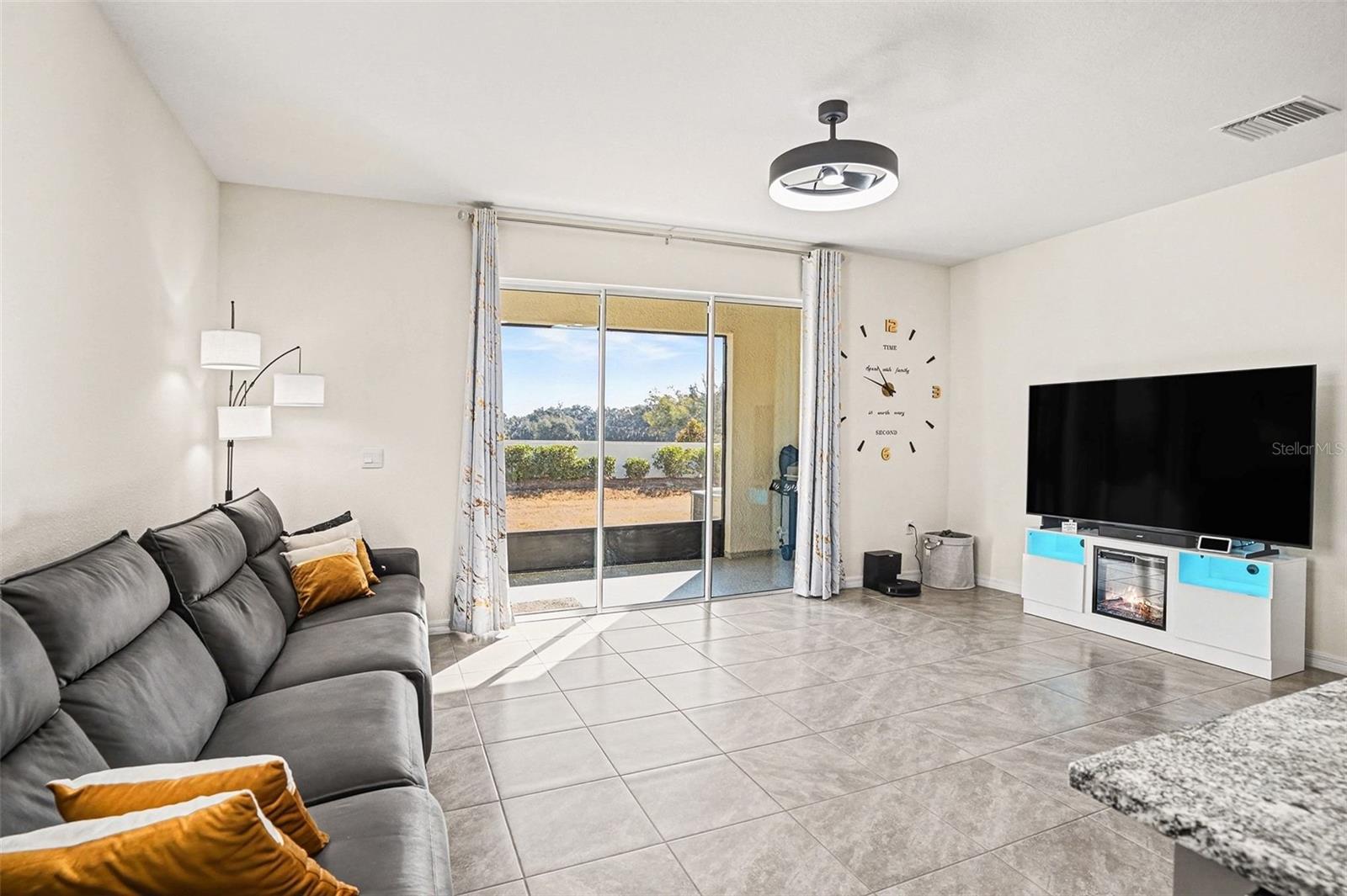 Listing photo id 6 for 3716 Sunflower Field Place