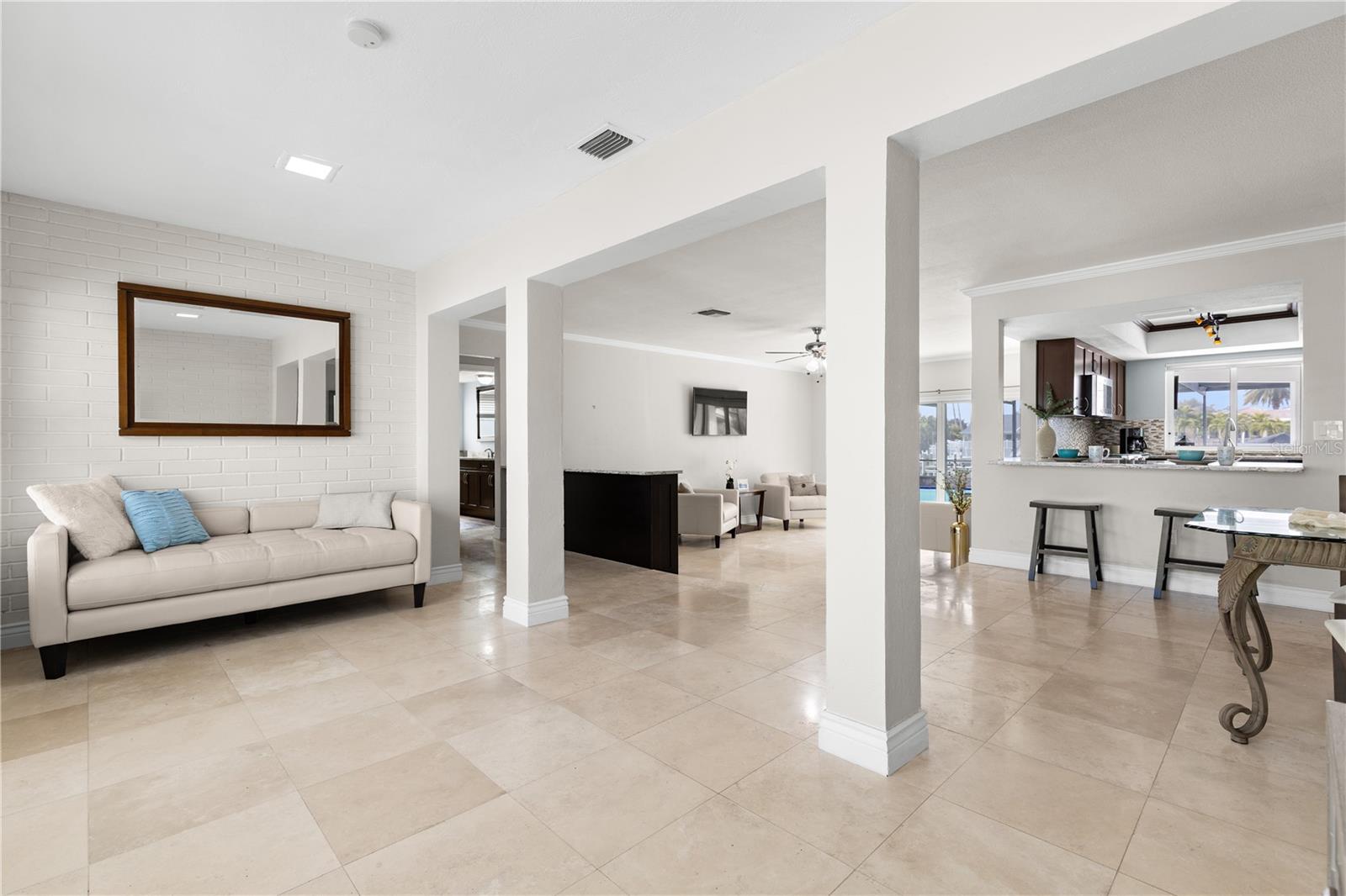 Image 4 of 32 For 404 4th Avenue N