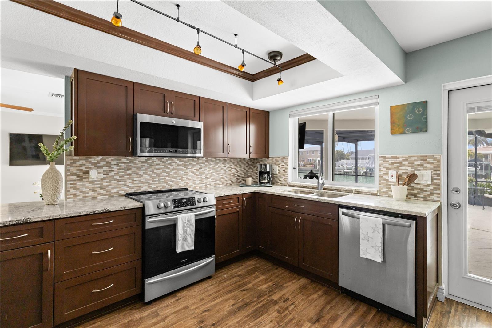 Image 8 of 32 For 404 4th Avenue N