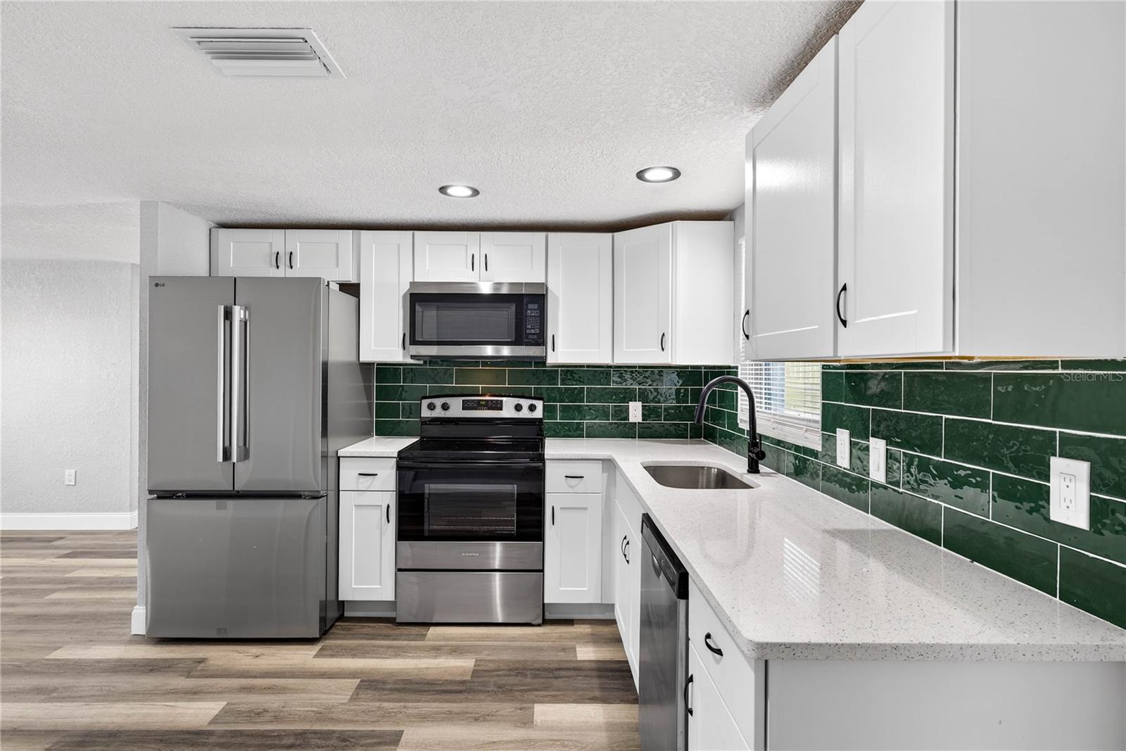 Image 10 of 17 For 5647 Elkhorn Boulevard