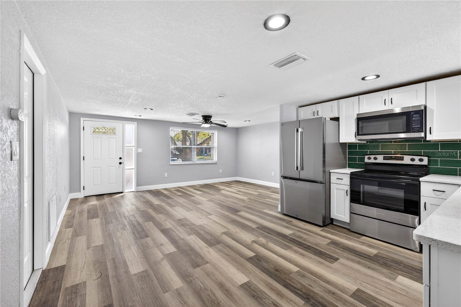 Image 11 of 17 For 5647 Elkhorn Boulevard