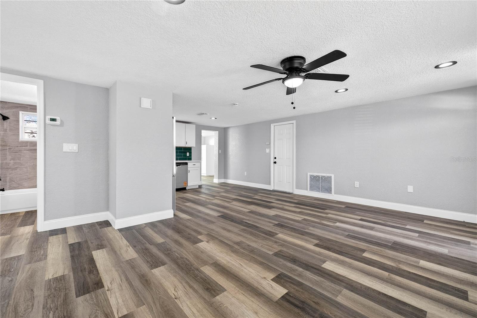 Image 6 of 17 For 5647 Elkhorn Boulevard