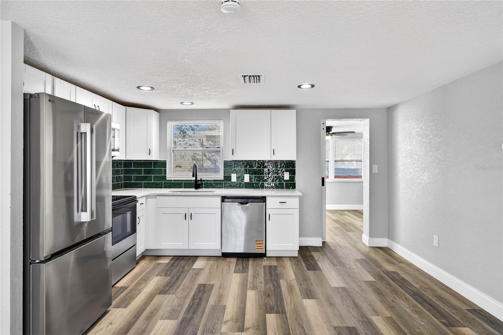 Image 8 of 17 For 5647 Elkhorn Boulevard