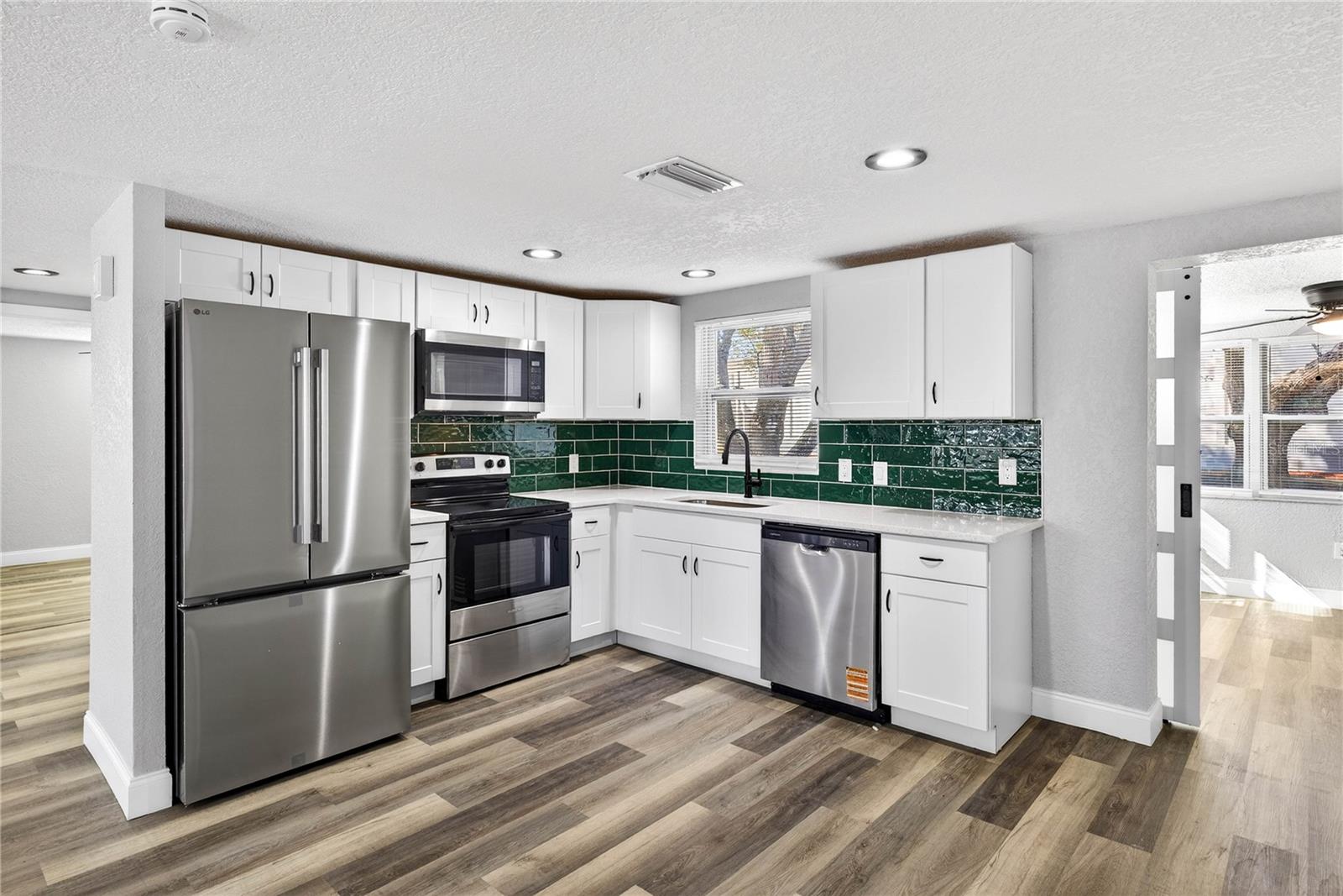 Image 9 of 17 For 5647 Elkhorn Boulevard