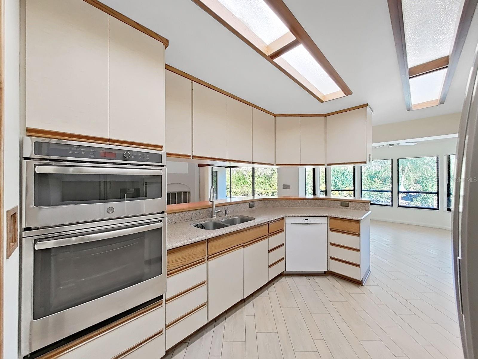 Image 17 of 54 For 1930 Cove Lane