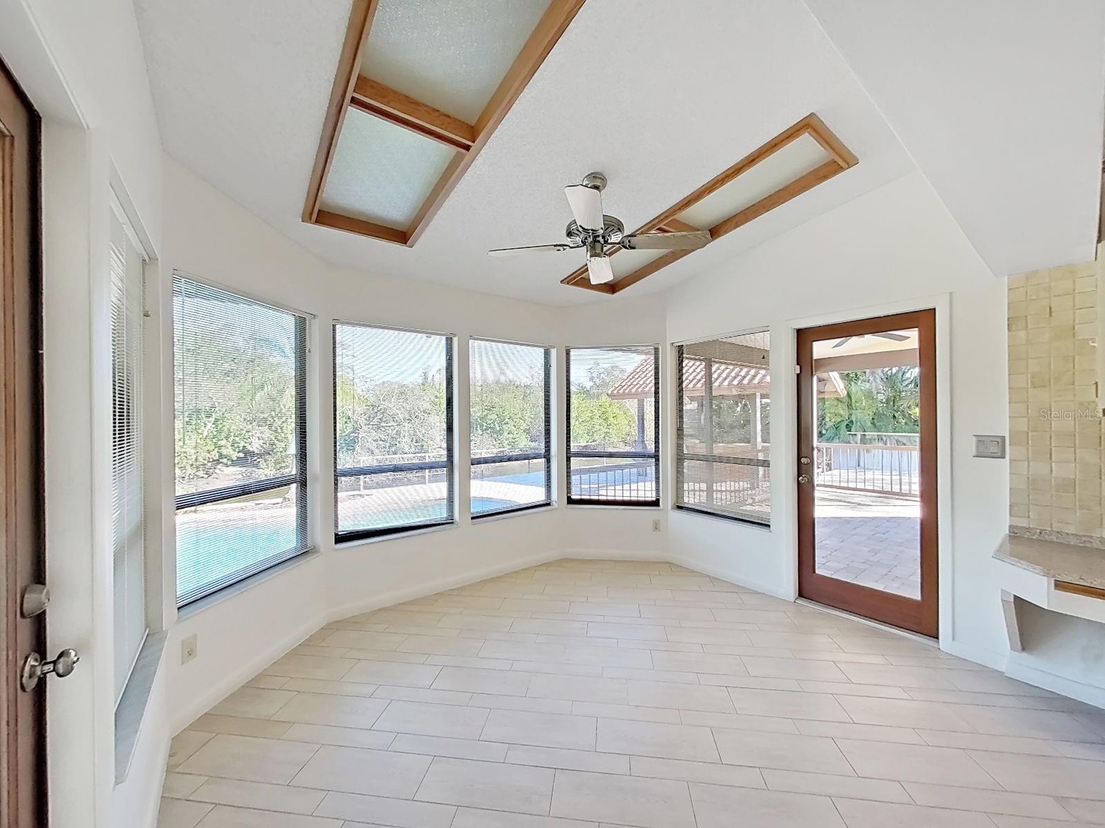 Image 21 of 54 For 1930 Cove Lane