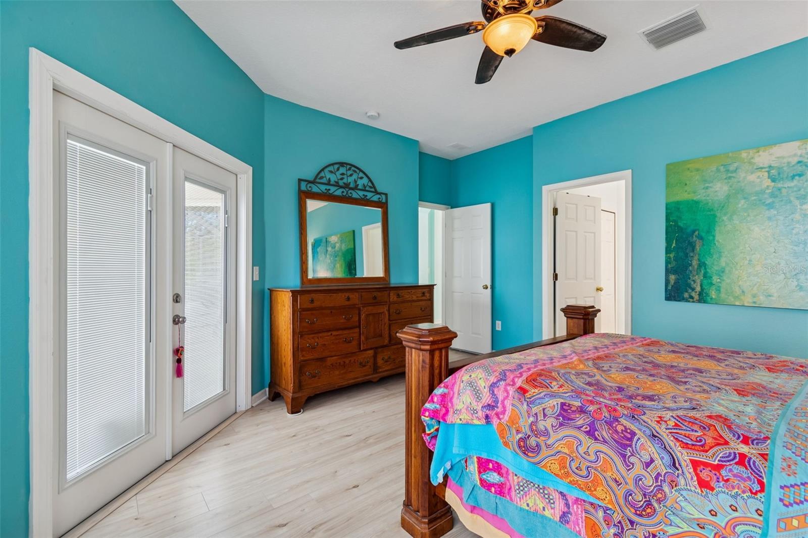 Image 11 of 33 For 18922 Fishermans Bend Drive