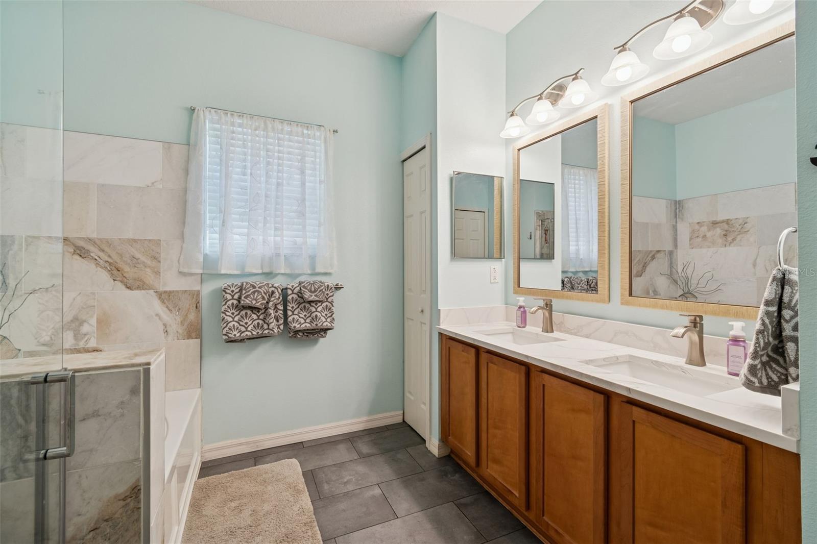 Image 13 of 33 For 18922 Fishermans Bend Drive