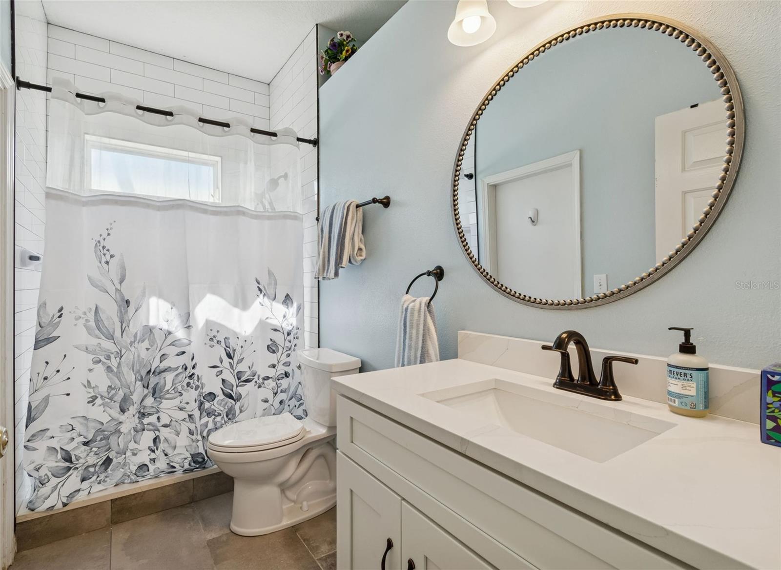 Image 15 of 33 For 18922 Fishermans Bend Drive