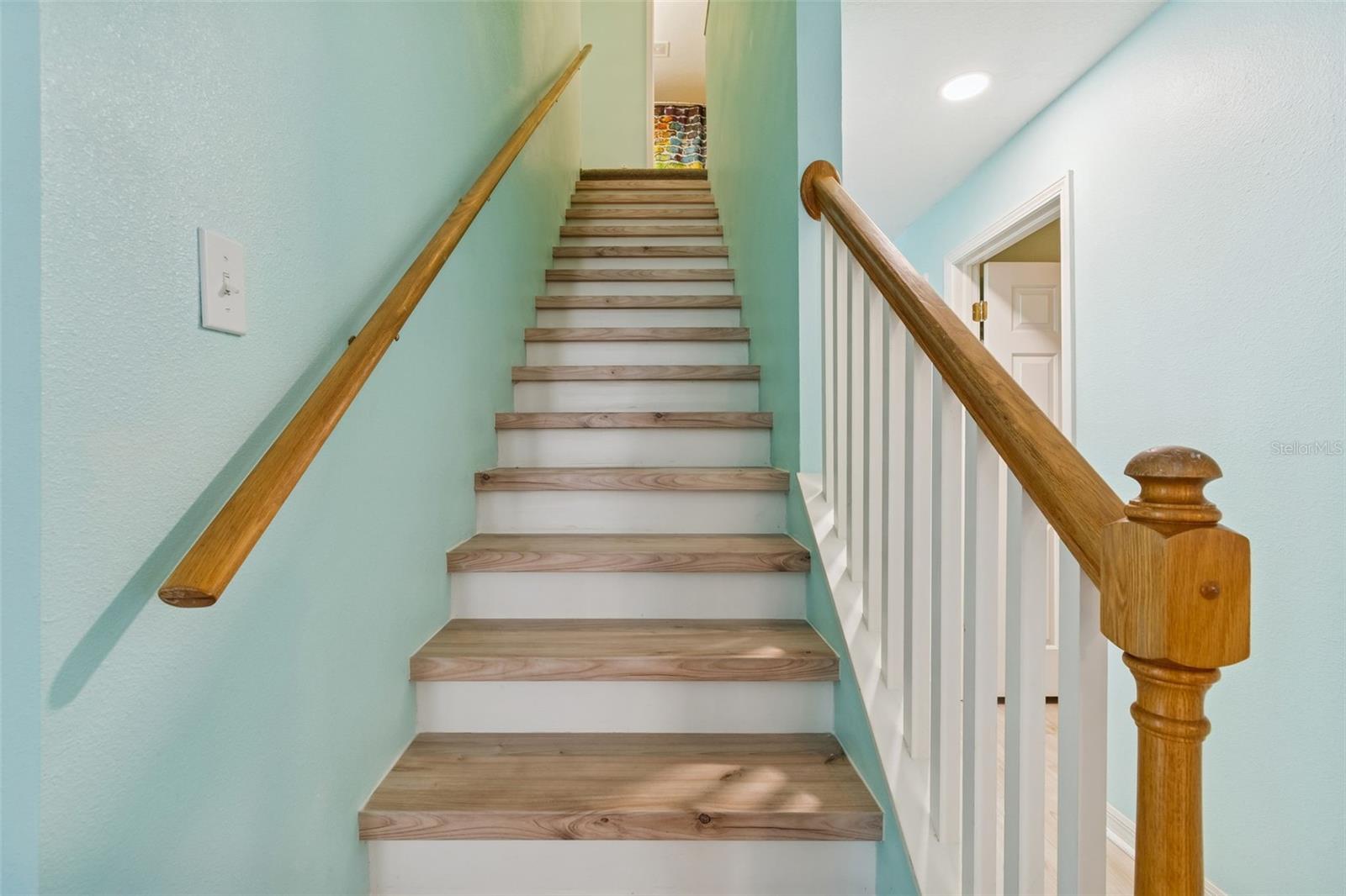 Image 17 of 33 For 18922 Fishermans Bend Drive