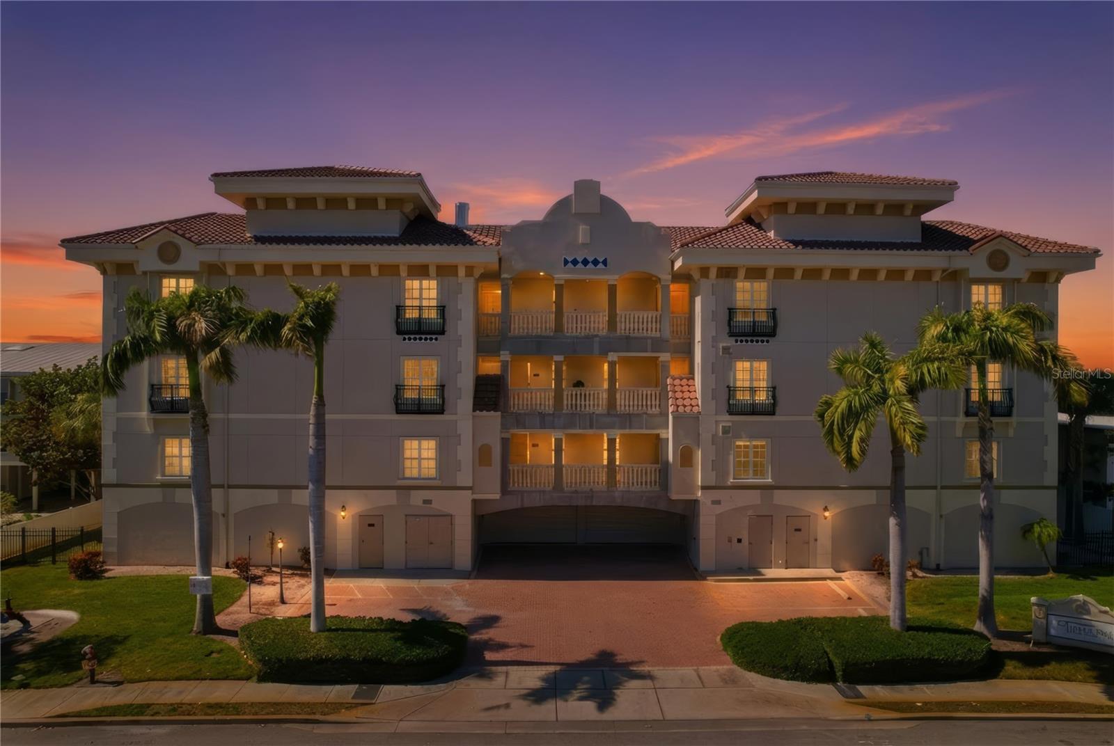 Image 2 of 47 For 312 8th Avenue N 203