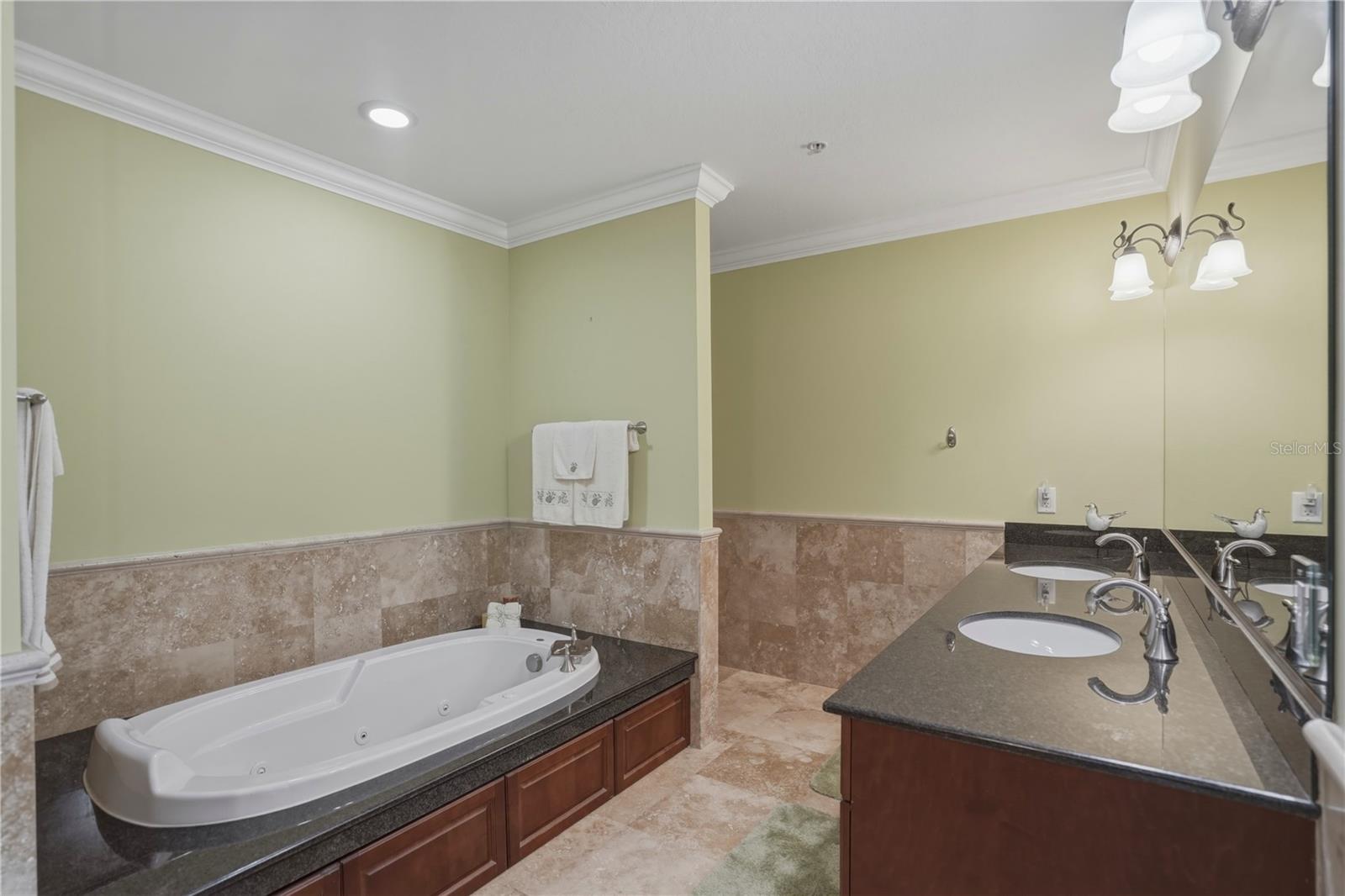 Image 24 of 47 For 312 8th Avenue N 203