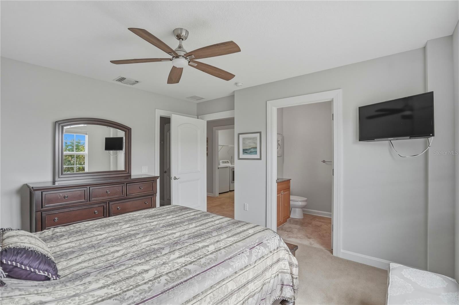 Image 37 of 47 For 312 8th Avenue N 203