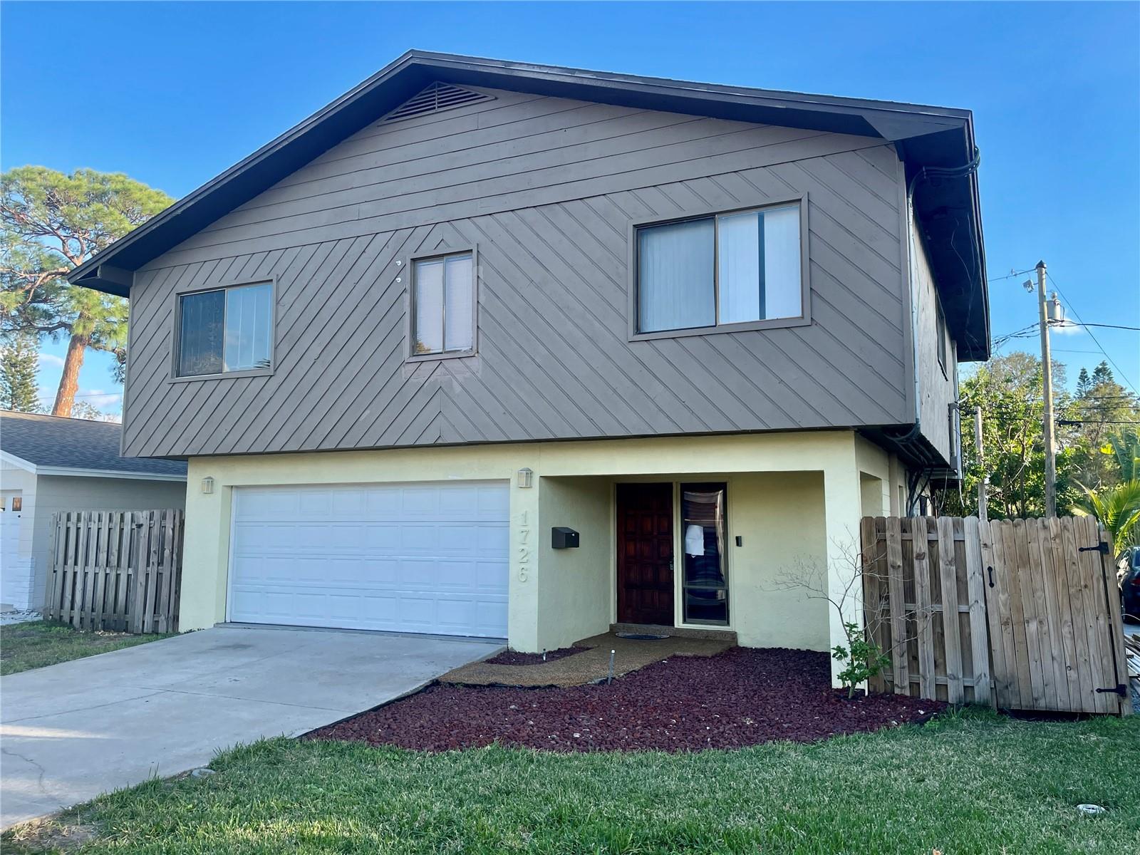 Image 2 of 20 For 1726 Nevada Avenue Ne