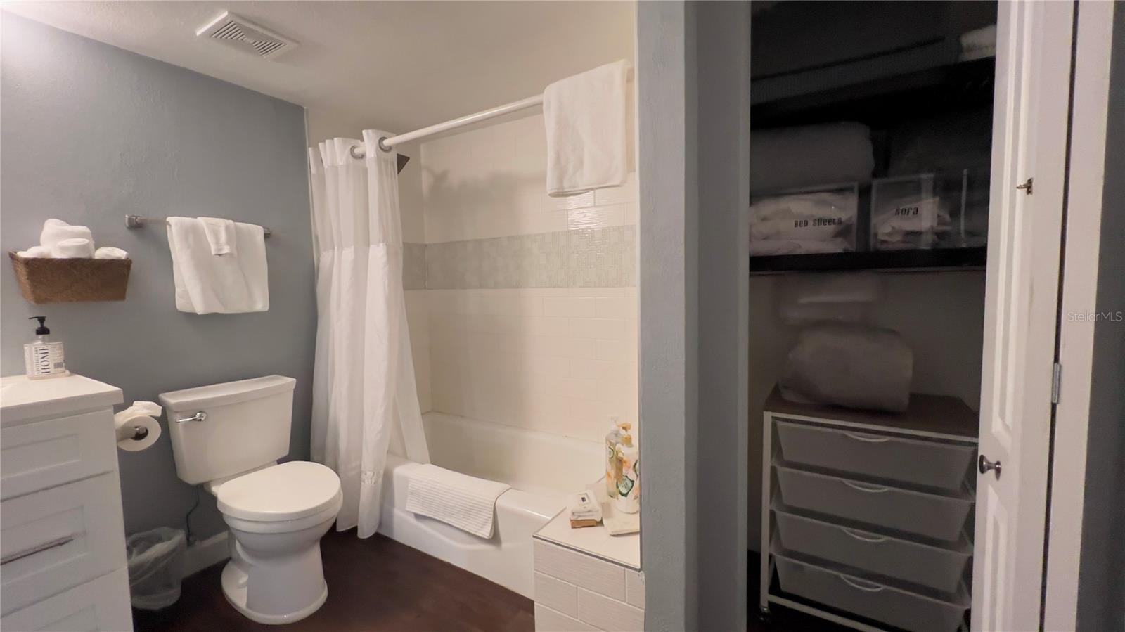 Image 7 of 11 For 2360 Archer Road 304