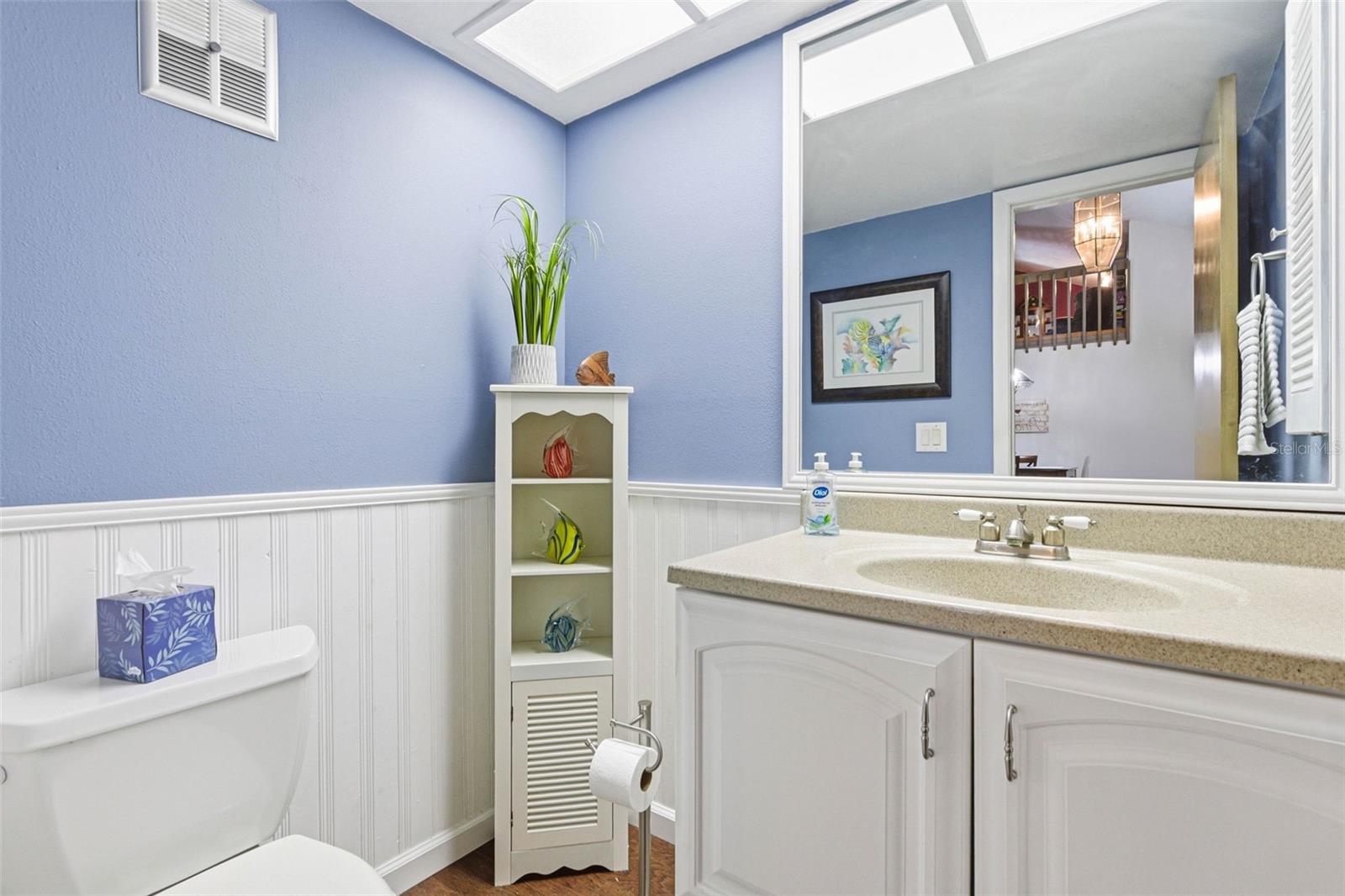 Image 15 of 81 For 847 Hillside Drive