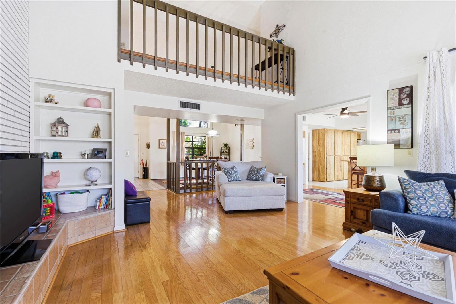 Image 20 of 81 For 847 Hillside Drive