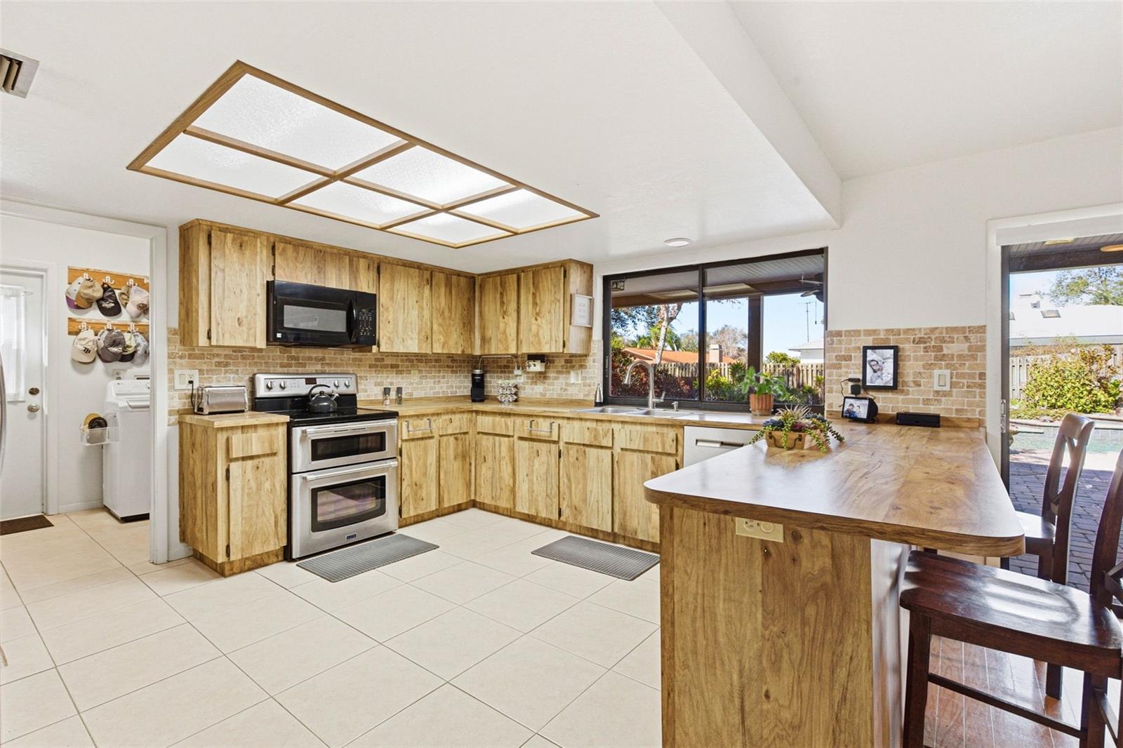 Image 24 of 81 For 847 Hillside Drive