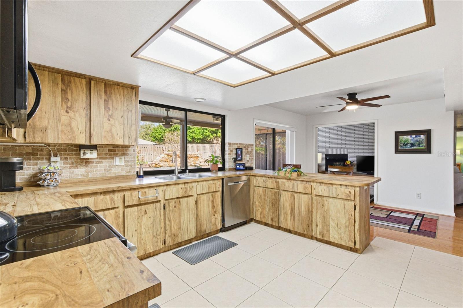 Image 26 of 81 For 847 Hillside Drive