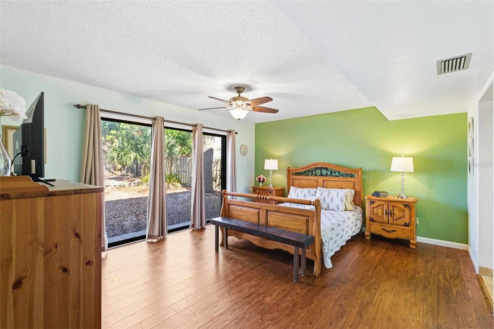 Image 31 of 81 For 847 Hillside Drive