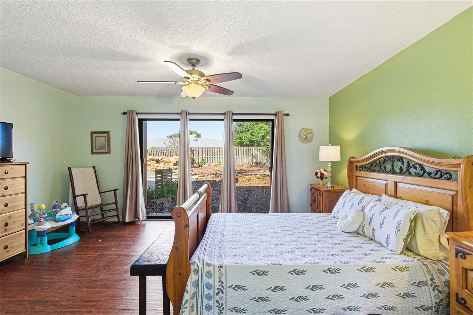 Image 35 of 81 For 847 Hillside Drive