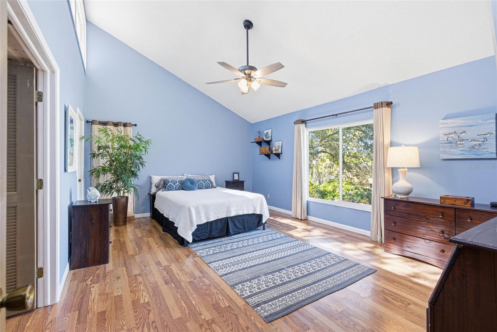 Image 50 of 81 For 847 Hillside Drive