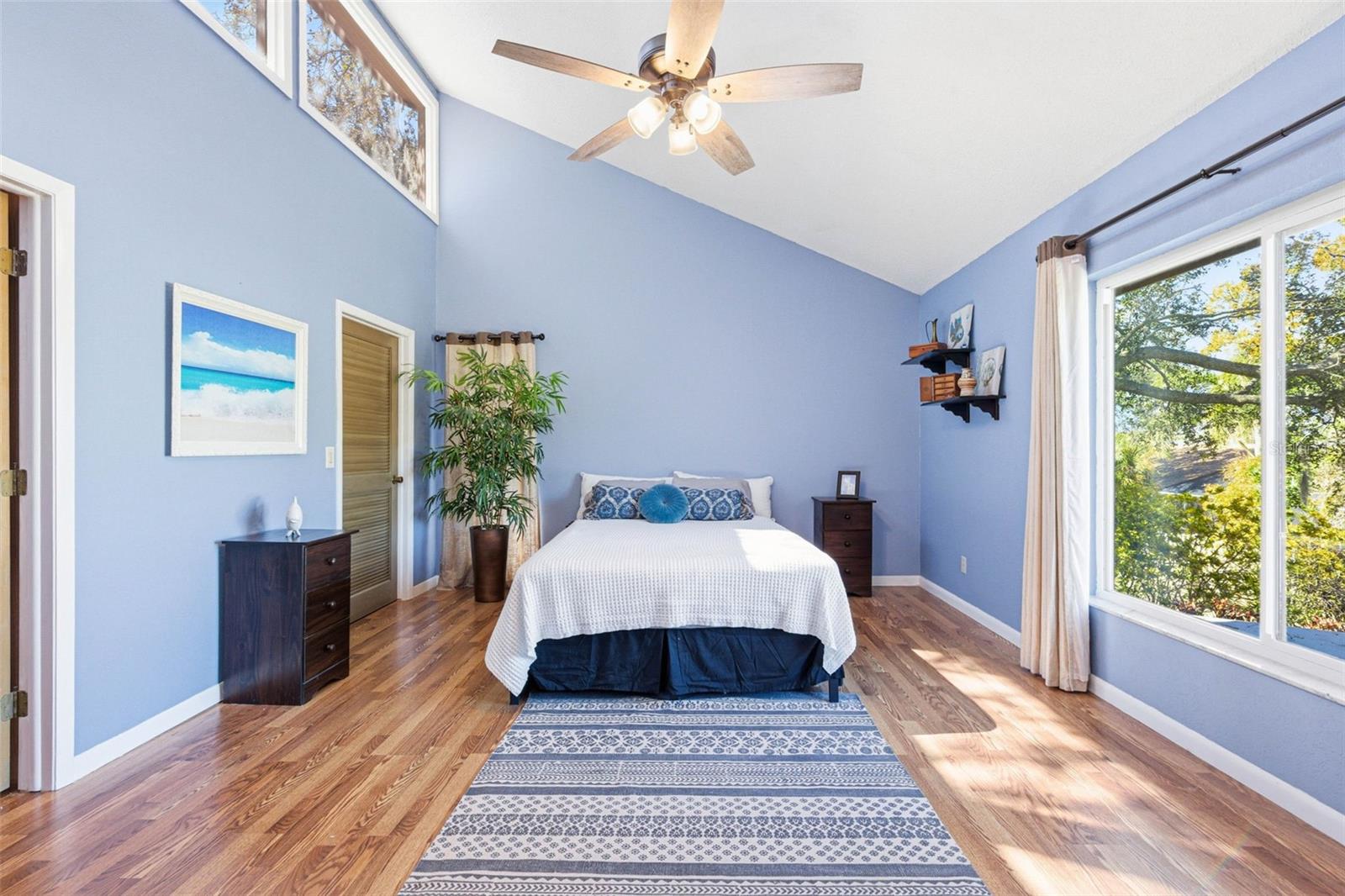 Image 51 of 81 For 847 Hillside Drive