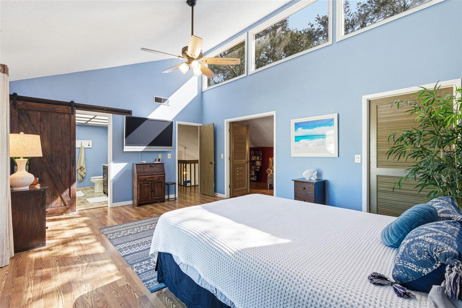 Image 53 of 81 For 847 Hillside Drive