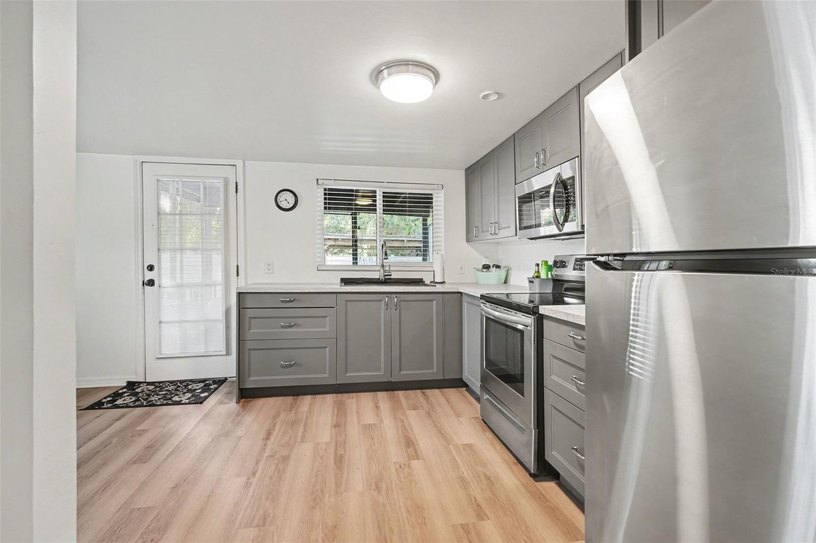 Image 13 of 31 For 6305 Macdill Avenue