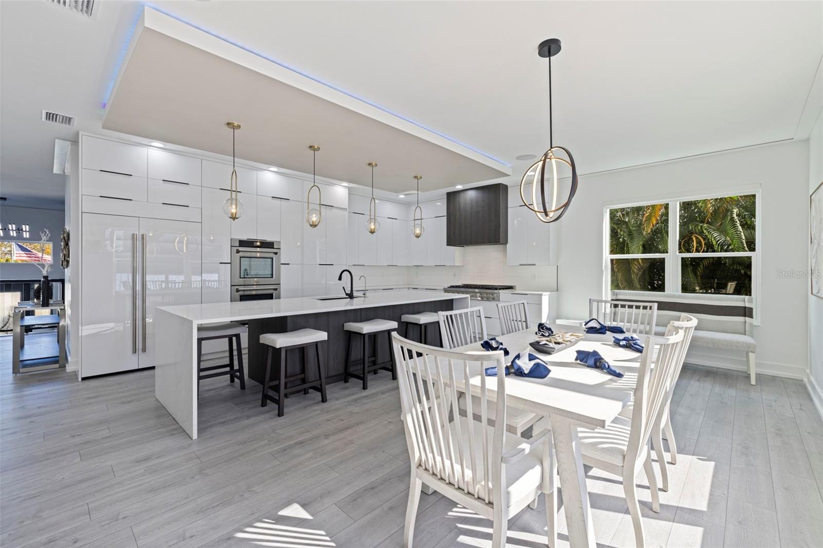 Image 10 of 84 For 3830 Shore Acres Boulevard Ne