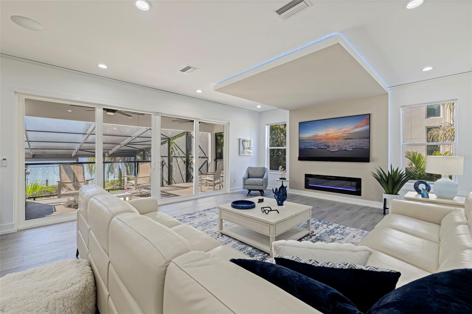 Image 17 of 84 For 3830 Shore Acres Boulevard Ne