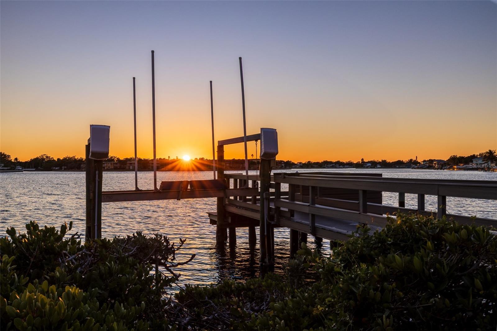 Image 81 of 84 For 3830 Shore Acres Boulevard Ne