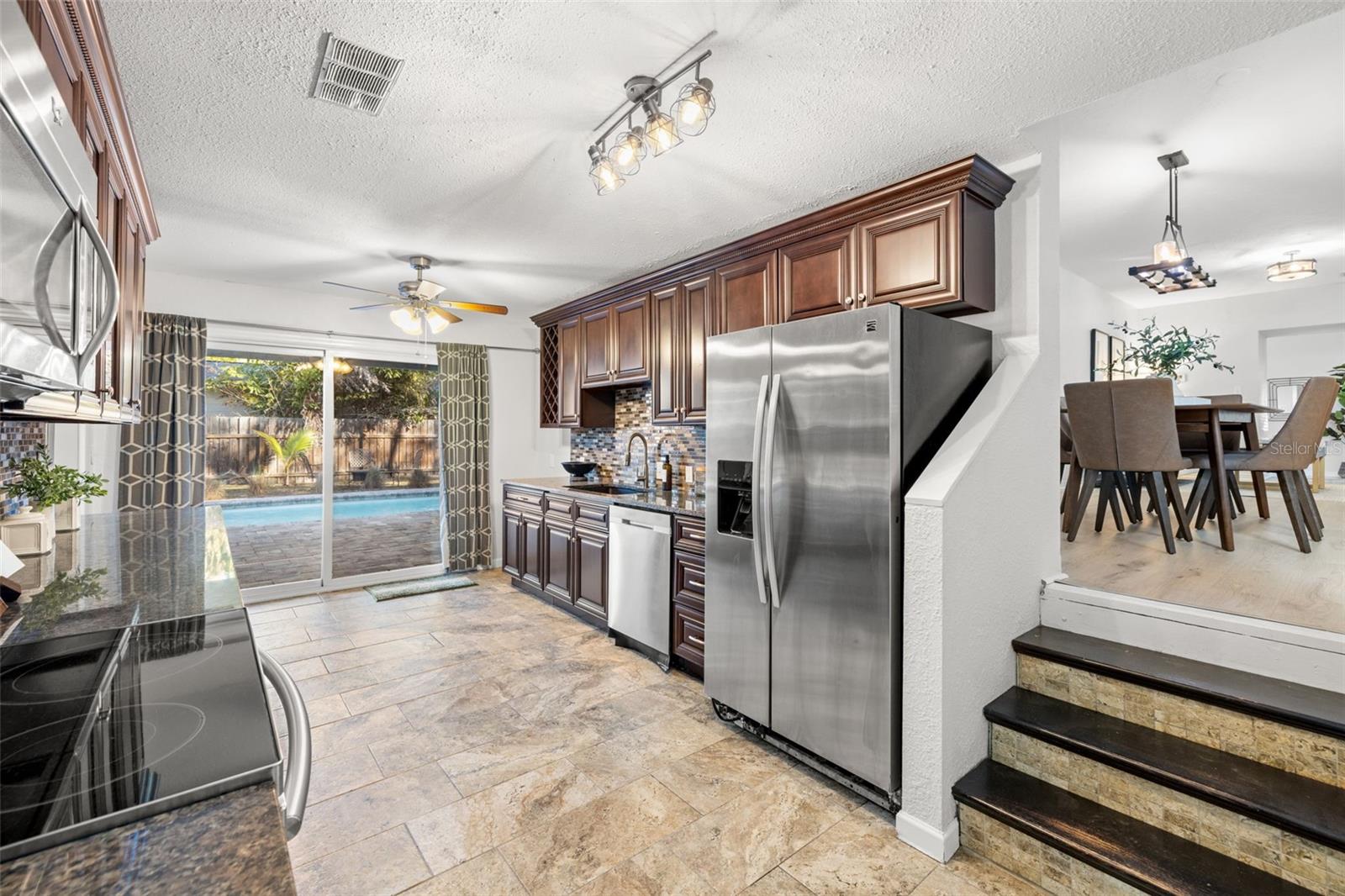 Listing photo id 12 for 741 30th Avenue N