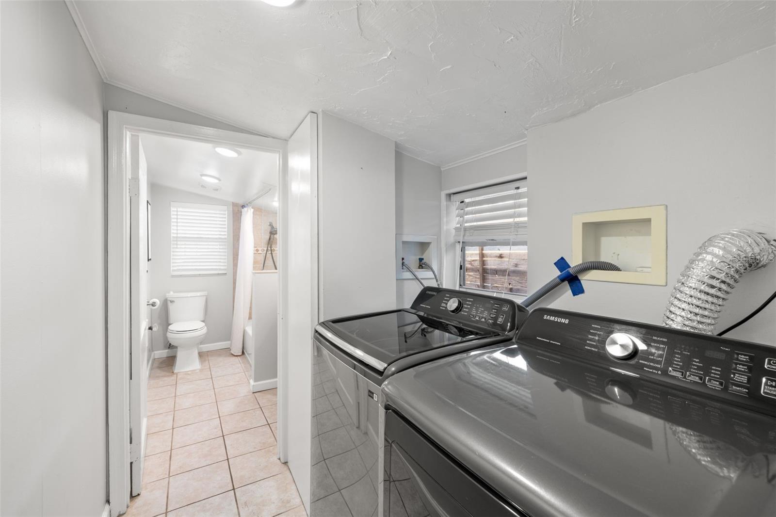 Listing photo id 15 for 741 30th Avenue N