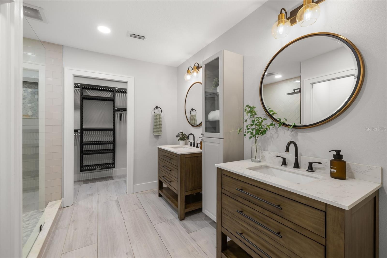 Listing photo id 19 for 741 30th Avenue N