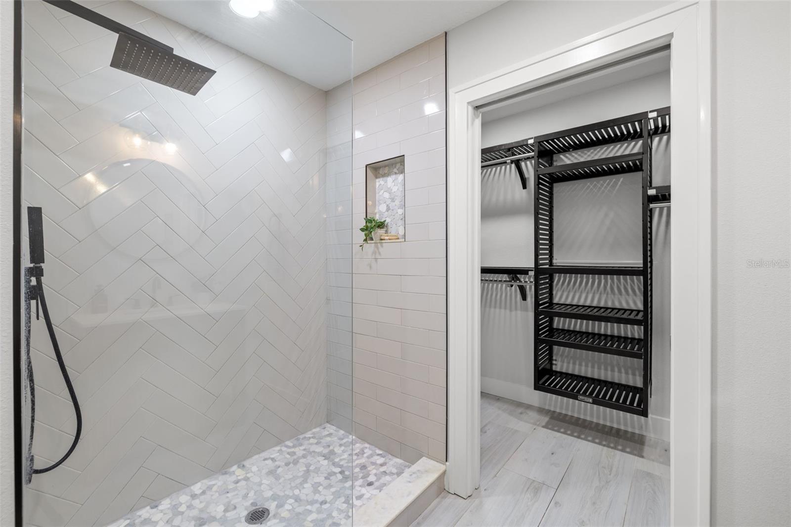 Listing photo id 20 for 741 30th Avenue N