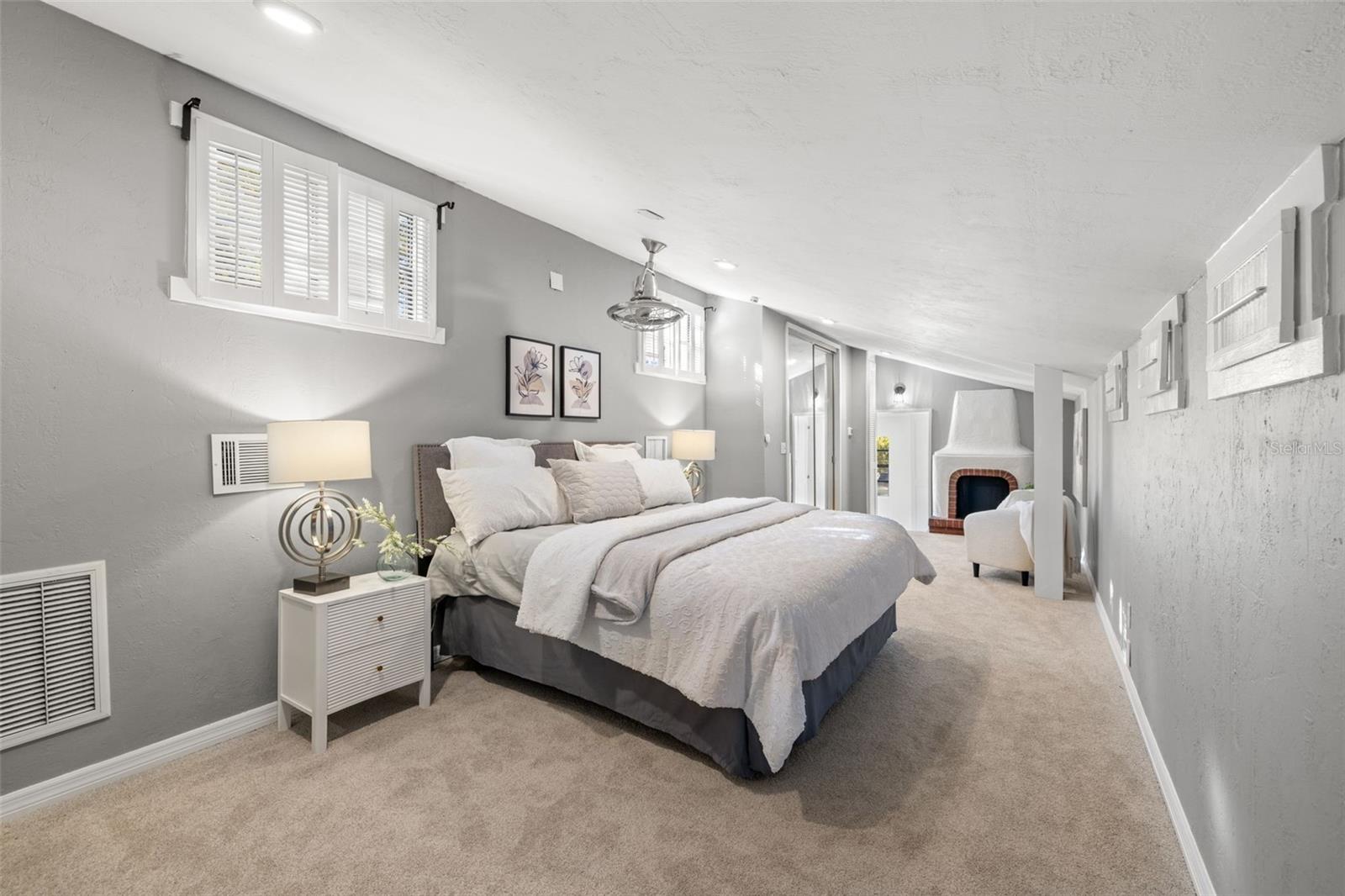 Listing photo id 22 for 741 30th Avenue N