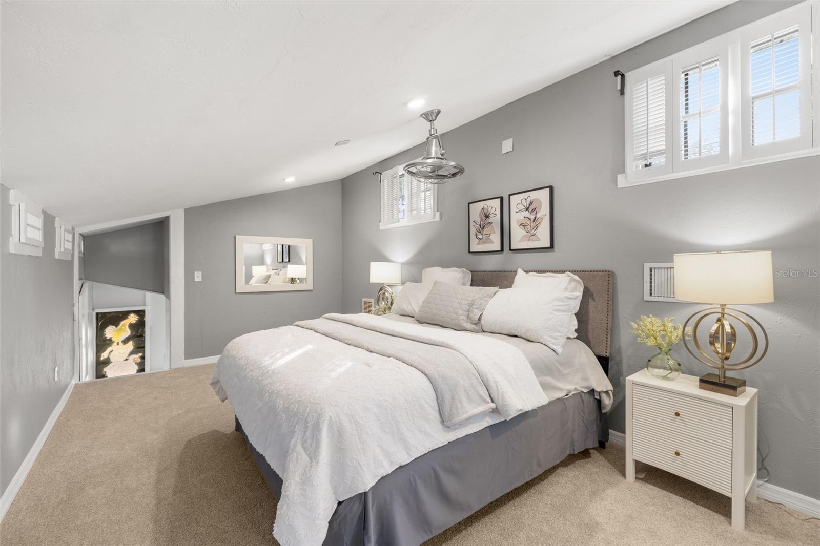 Listing photo id 23 for 741 30th Avenue N