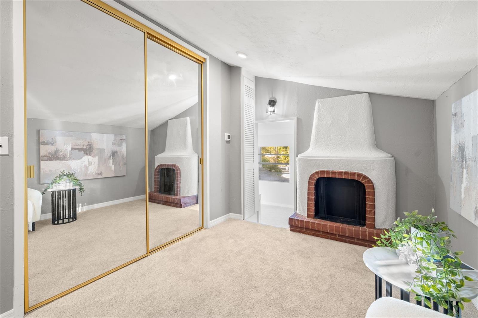 Listing photo id 24 for 741 30th Avenue N