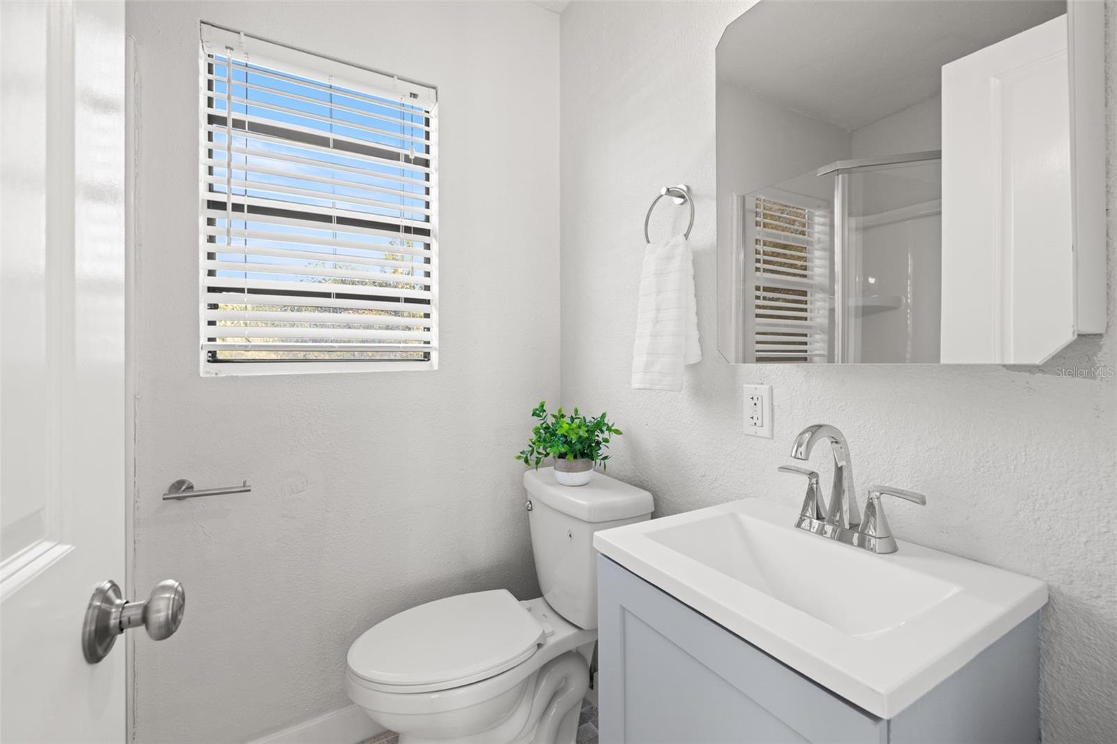 Listing photo id 26 for 741 30th Avenue N